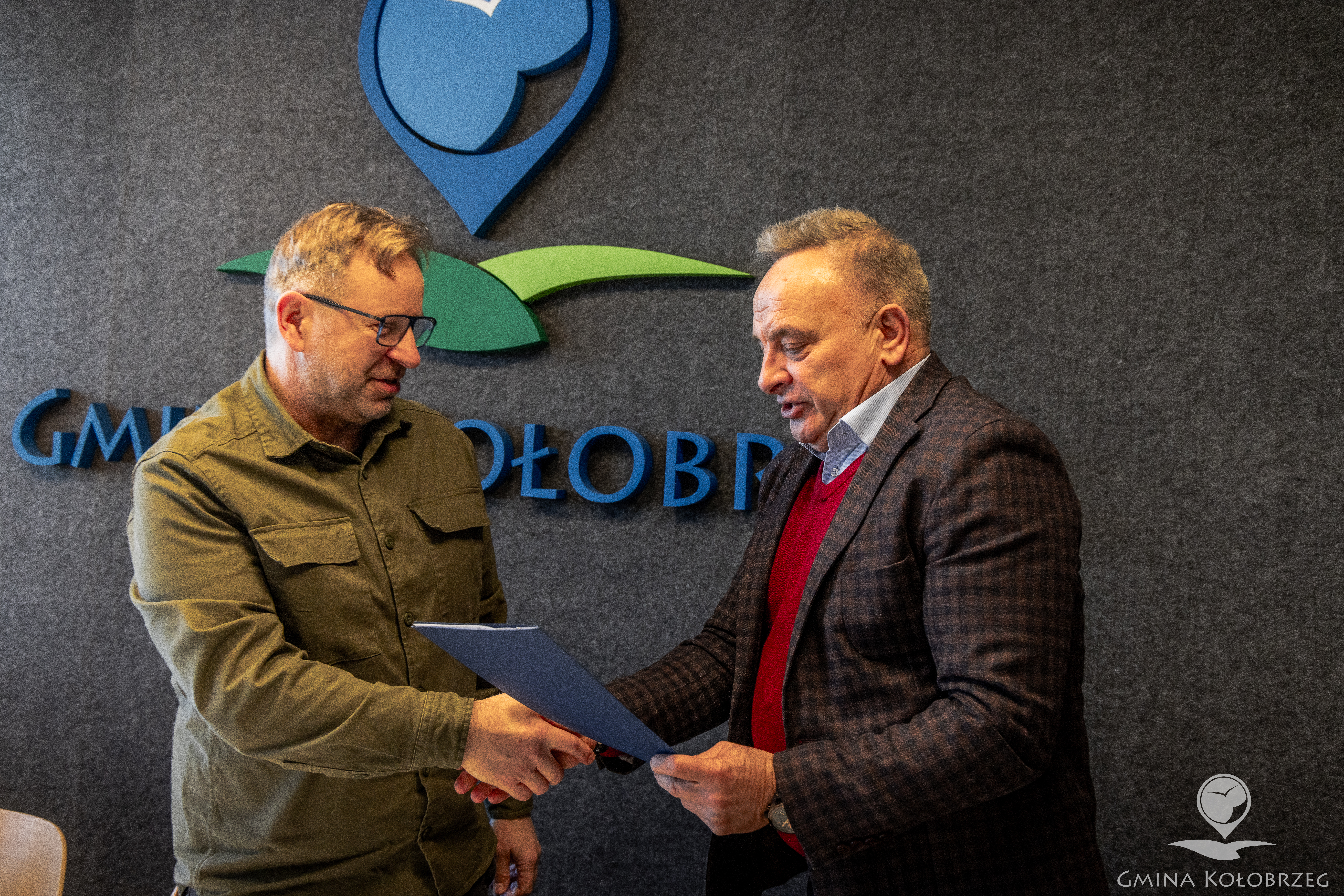 Zdjęcie Zdjęcie - podanie ręki