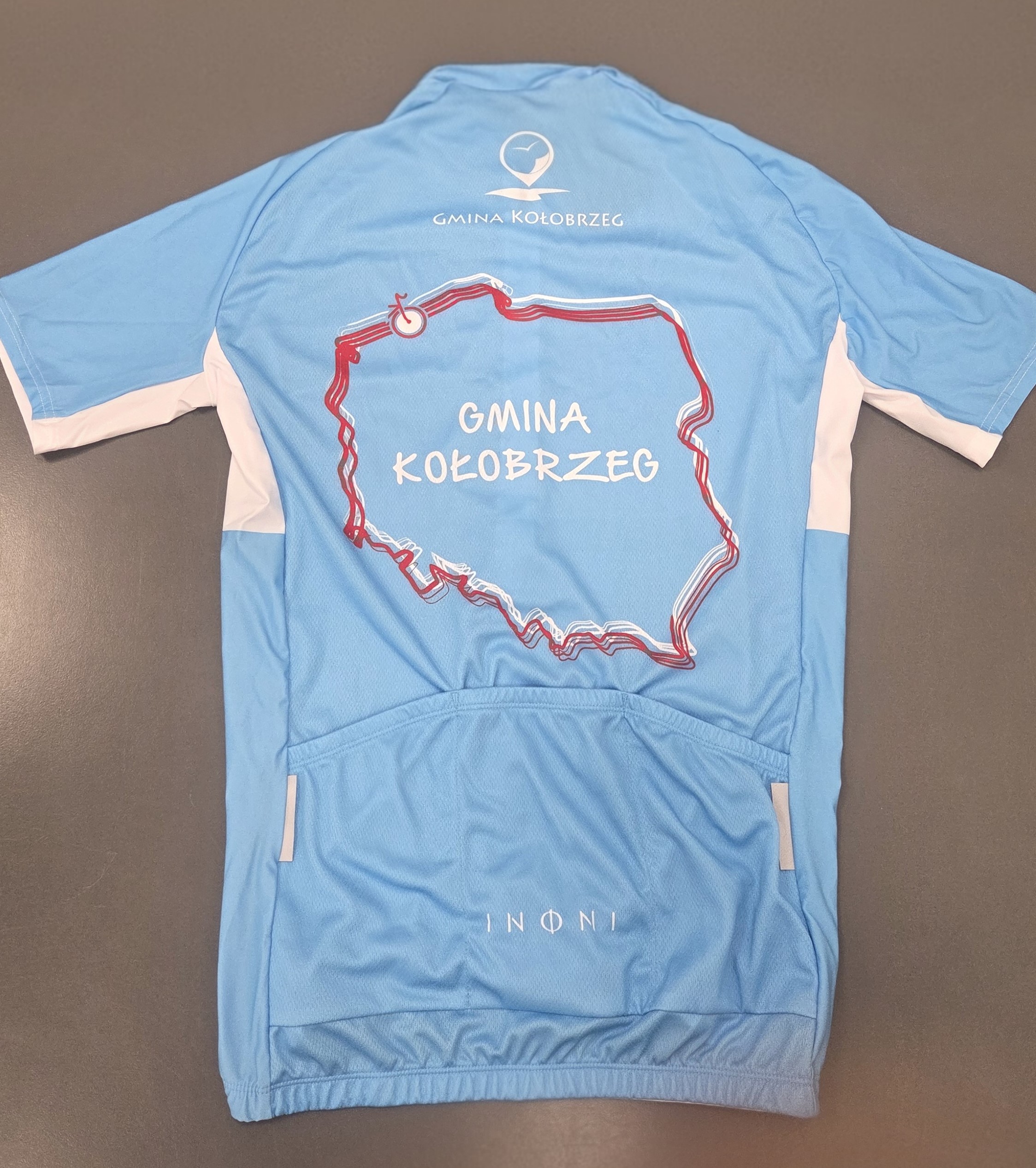 Koszulka rowerowa w ramach Rywalizacji na Rowerową Stolicę Polski z logiem Gmina Kołobrzeg i GOSTIR Dźwirzyno